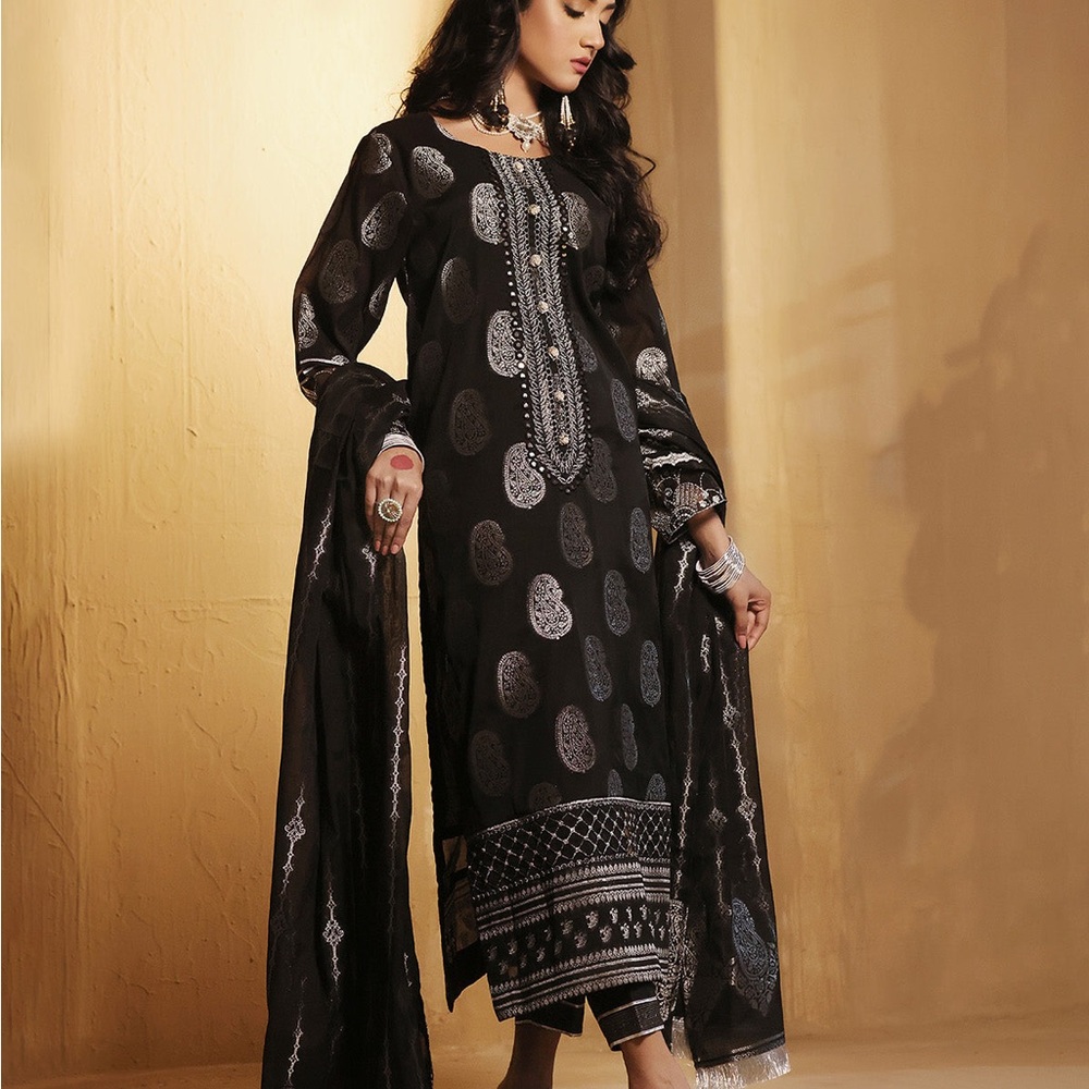Elegant Black and Silver Long Sleeve Dress
Oaks.pk brand